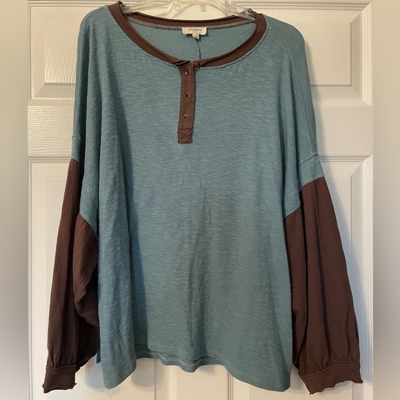 Umgee Crinkle Brocade Long Sleeve Blouse